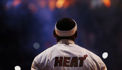 KY Sports-英雄联盟青春杯决赛现场火爆，年轻战队崭露头角，青春总决赛多少钱