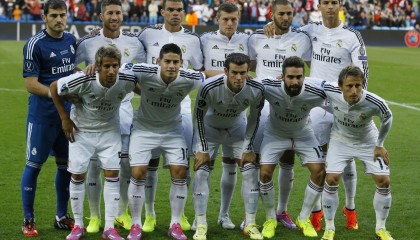 开云综合服务-欧冠赛场上的感人瞬间，球迷热泪盈眶，欧冠史上最经典的比赛