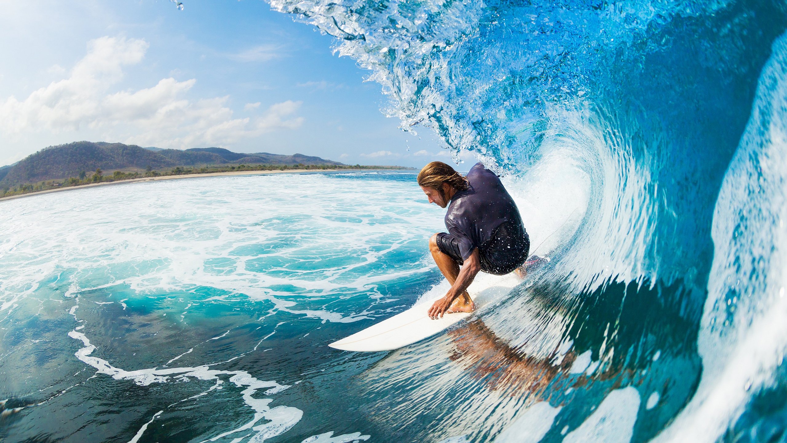 塞内加尔骑手马马杜·巴在非洲马术锦标赛上首次亮相即夺得障碍赛银牌，表现出色。